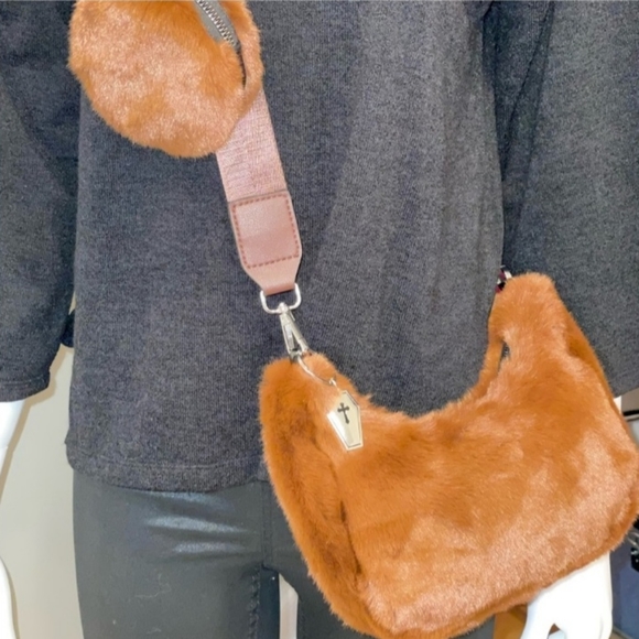 Akira faux fur crossbody purse bag with coin purse NWOT - Picture 2 of 4